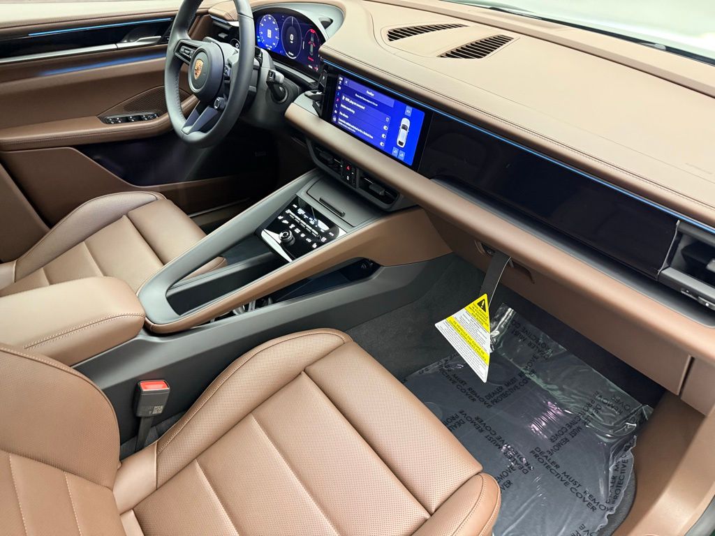 Thumbnail: 2026 Porsche Macan - 31