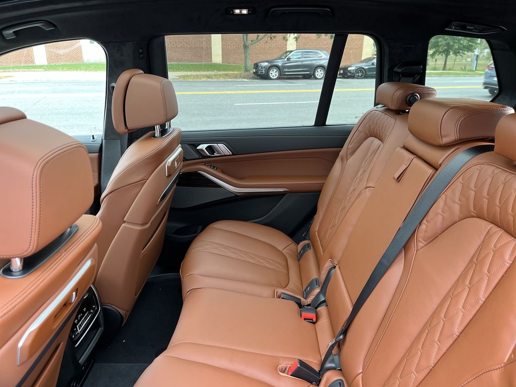 Thumbnail: 2026 BMW X7 - 23