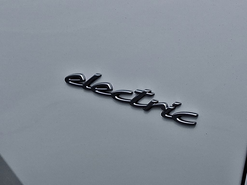 Thumbnail: 2025 Porsche Macan - 30