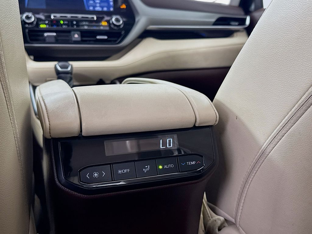 Used Car 2022 Toyota Highlander Hybrid  Limited For Sale Under $40,000 In Austin, Texas