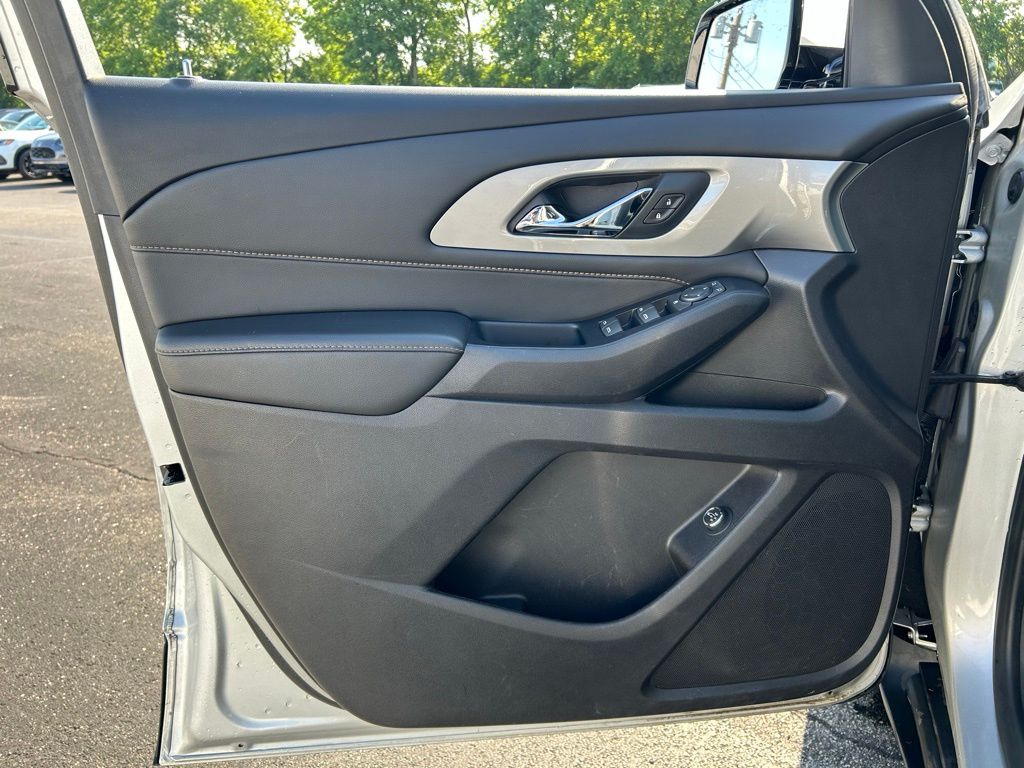 Thumbnail: 2019 Chevrolet Traverse - 17