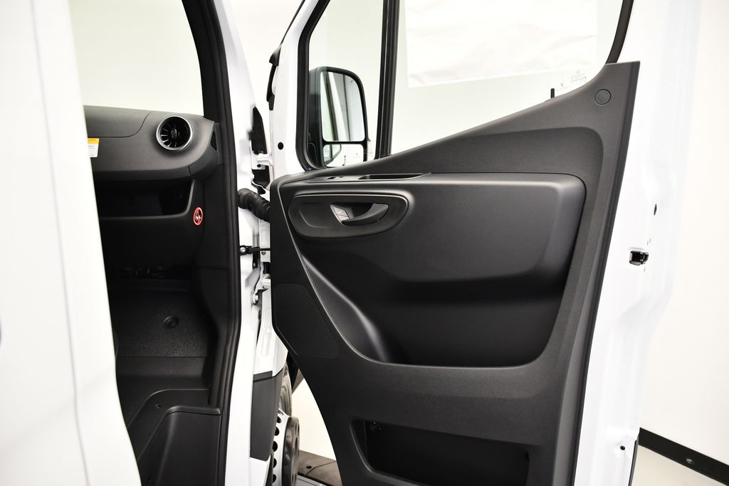 Thumbnail: 2025 Mercedes-Benz Sprinter - 28