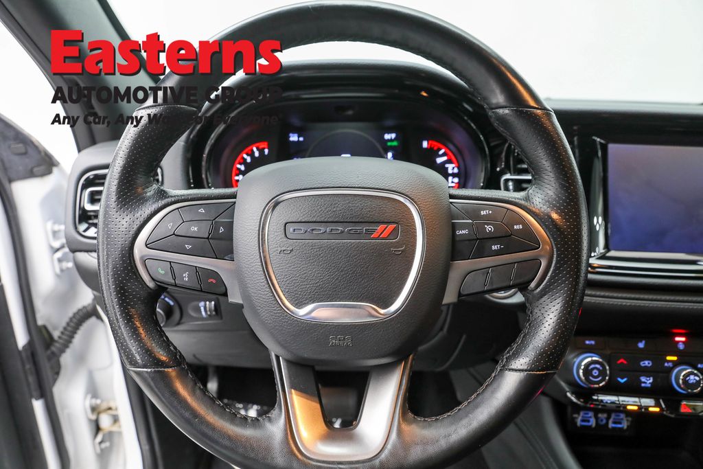 Used 2023 White Dodge SXT image 10