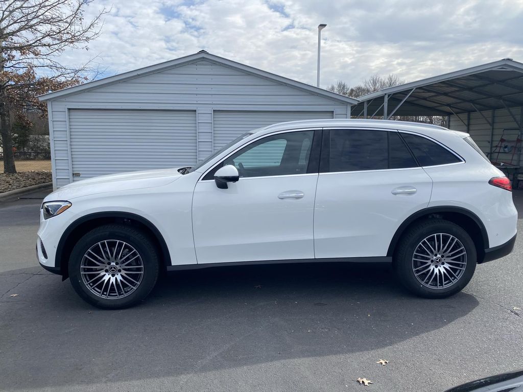 2025 Mercedes-Benz GLC 300 8