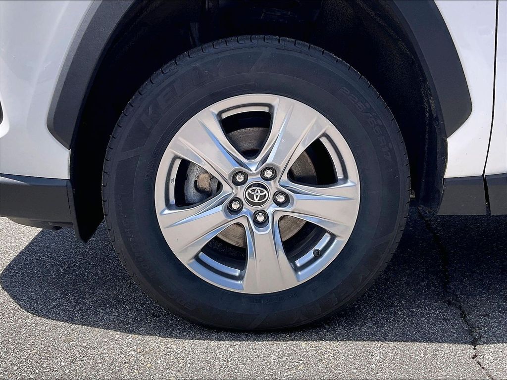 2024 Toyota RAV4 — photo 7