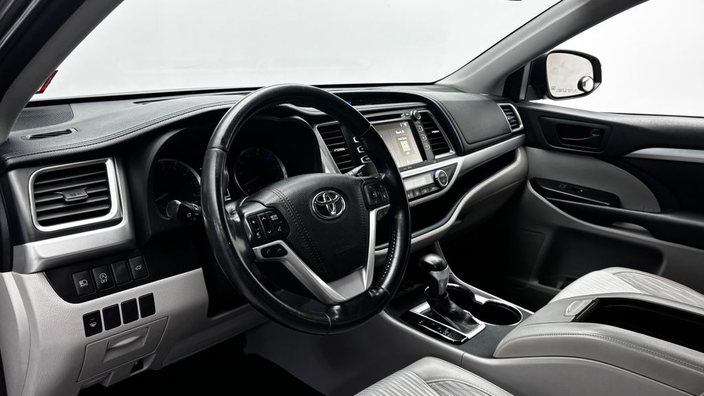 Thumbnail: 2018 Toyota Highlander - 14