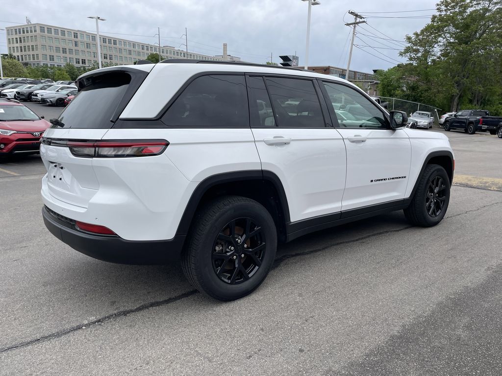 Used 2025 Jeep Grand Cherokee SUV
