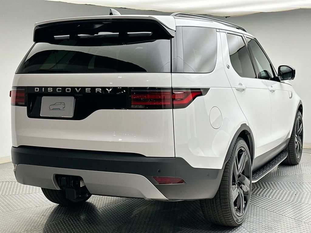Thumbnail: 2026 Land Rover Discovery - 3