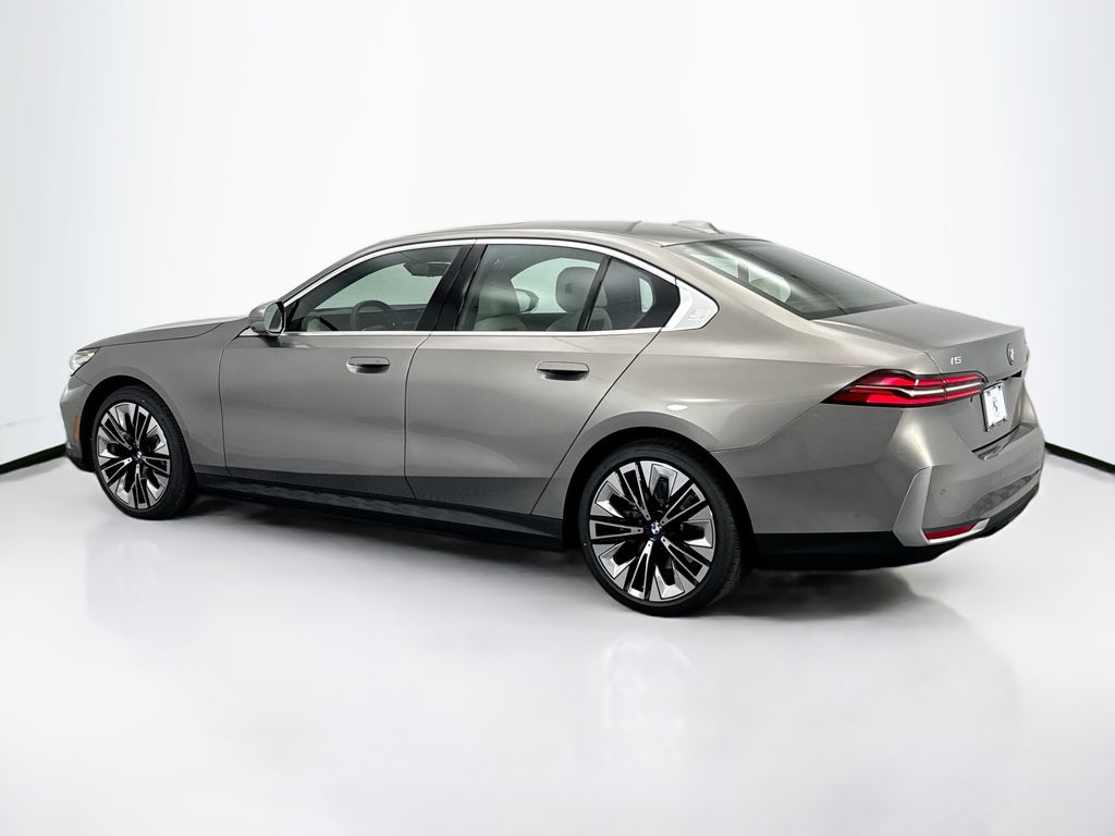 Thumbnail: 2026 BMW i5 - 7