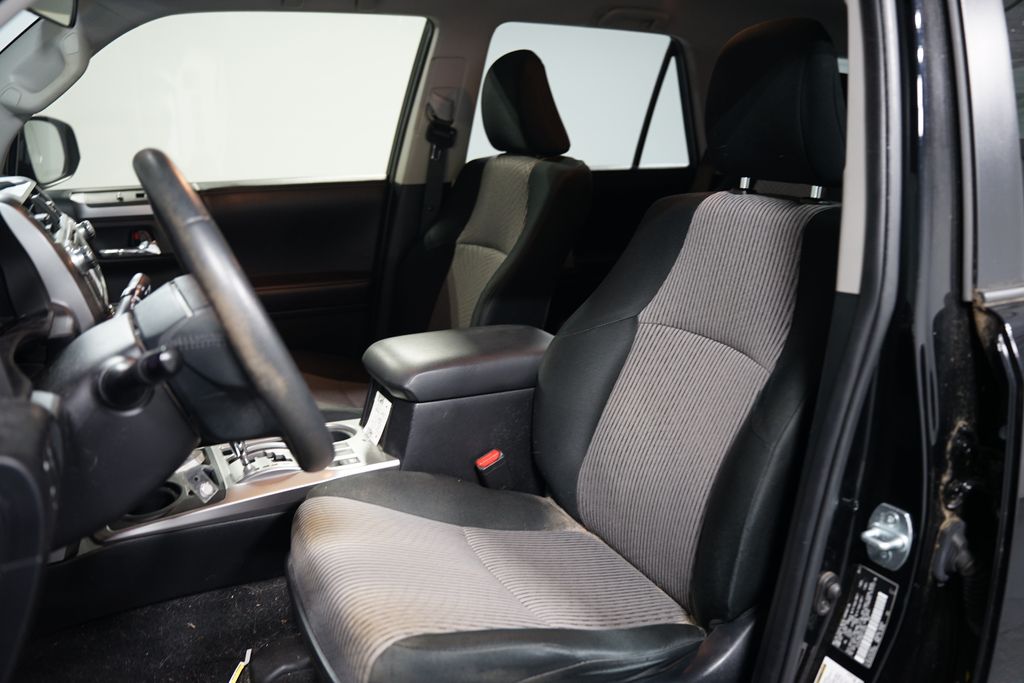 Thumbnail: 2016 Toyota 4Runner - 6