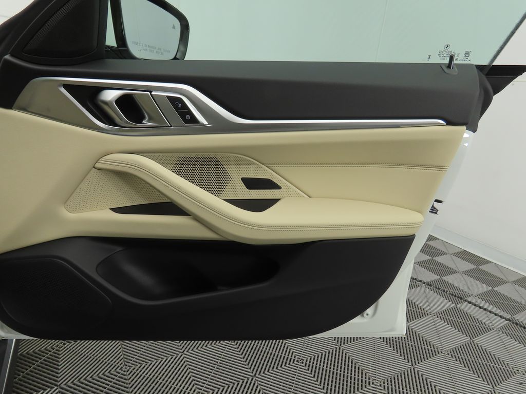 Thumbnail: 2025 BMW i4 - 25