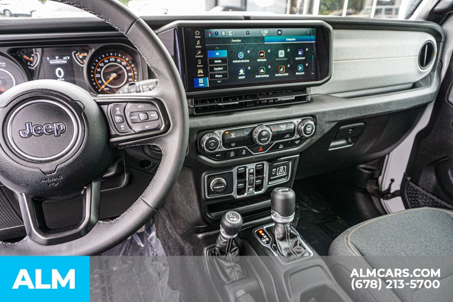 Used 2025 White Jeep Sport S image 33