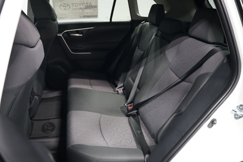 2025 Toyota RAV4 XLE 29