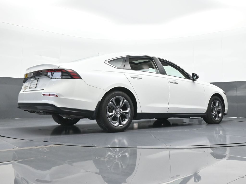 Used 2023 White Honda EX image 61