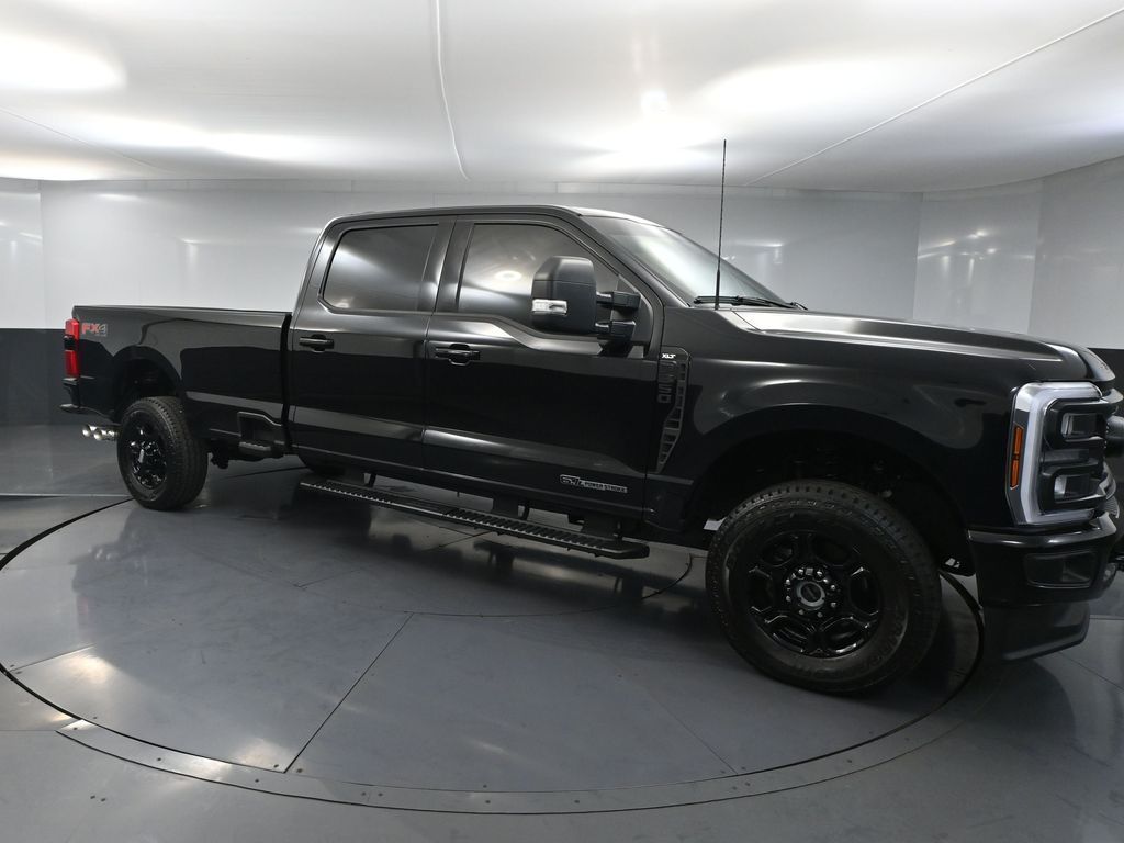 2024 Ford F-350 Super Duty XLT Crew Cab 4WD