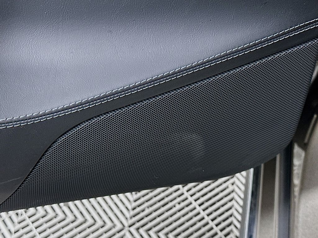 2015 Tesla Model S  17