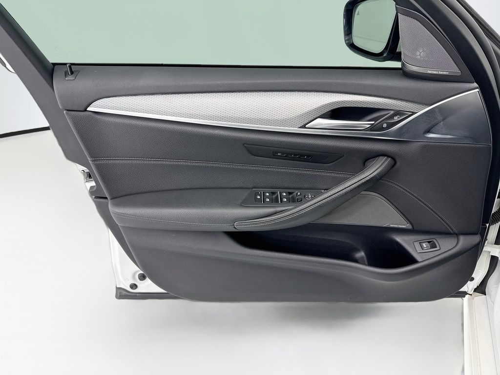Thumbnail: 2019 BMW 5 Series - 23