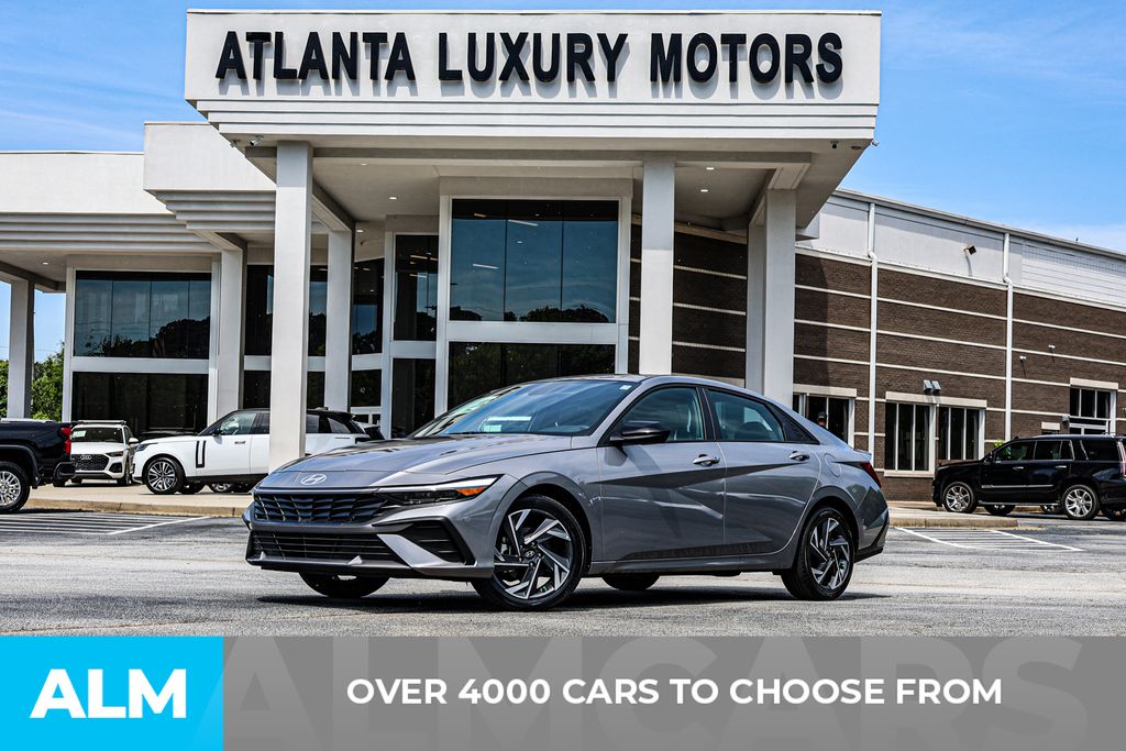 Used 2025 Silver Hyundai SEL Sport image 3