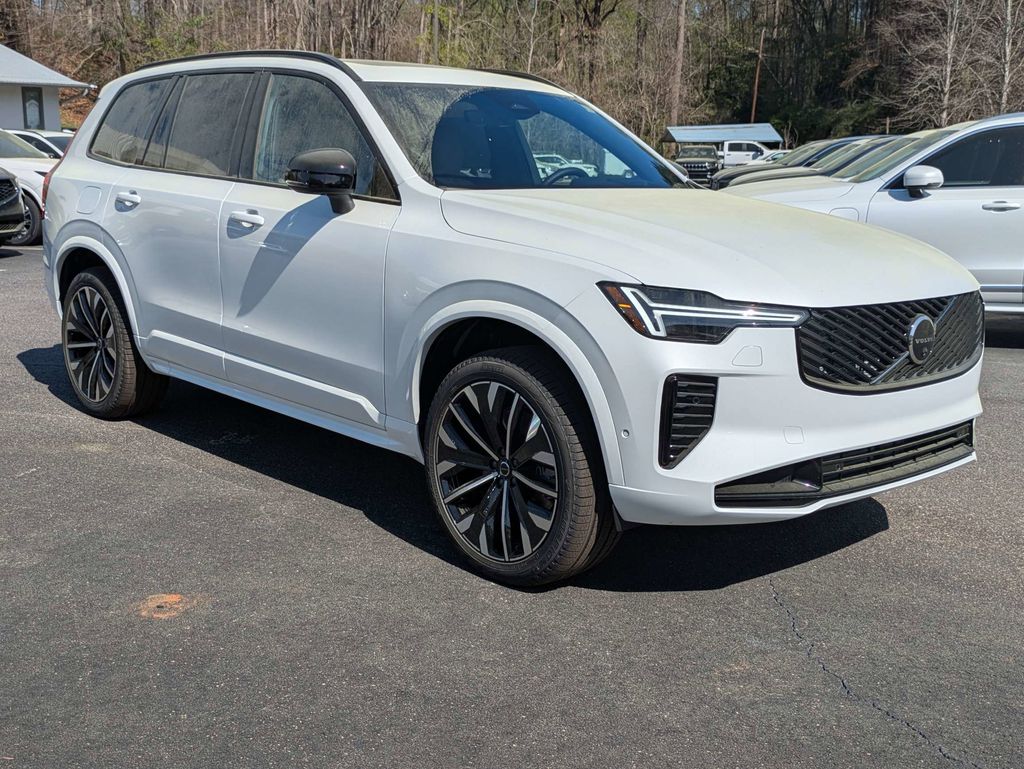 2026 Volvo XC90 Recharge T8 Ultra Dark 7-Passenger eAWD