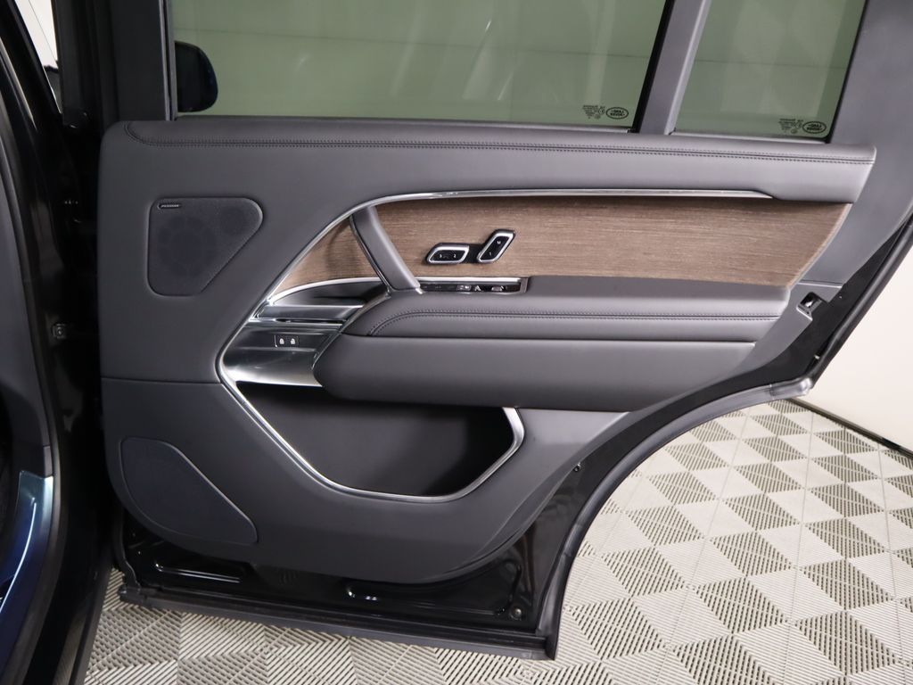 Thumbnail: 2025 Land Rover Range Rover - 29