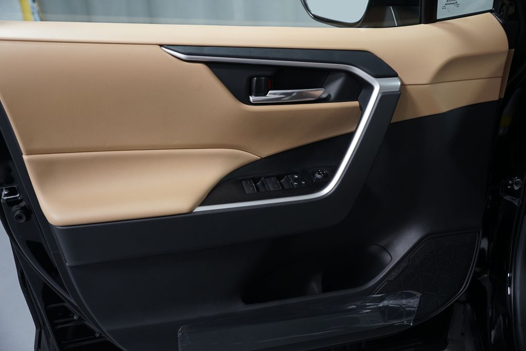 Thumbnail: 2025 Toyota RAV4 - 30