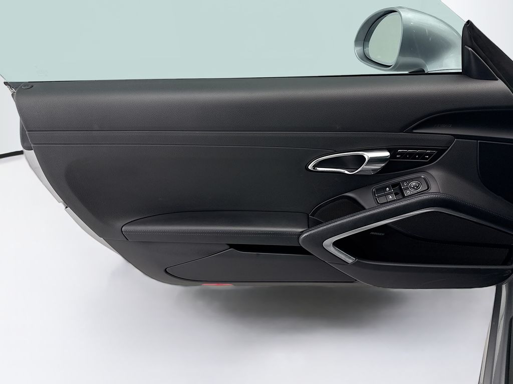 Thumbnail: 2017 Porsche 911 - 23