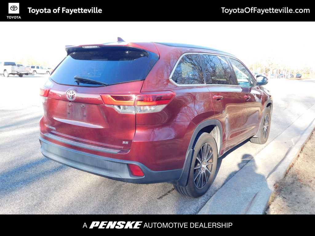 Thumbnail: 2017 Toyota Highlander - 11