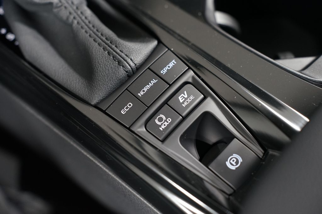 2025 Toyota Camry SE 24