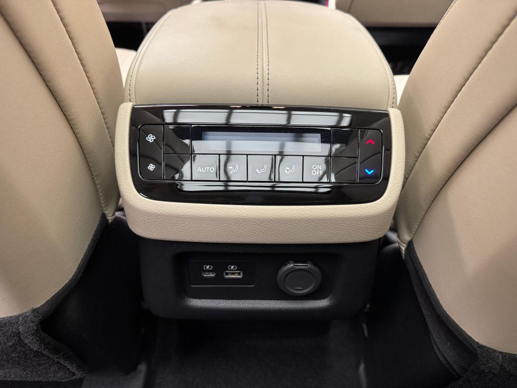 Used 2024 White INFINITI LUXE image 16