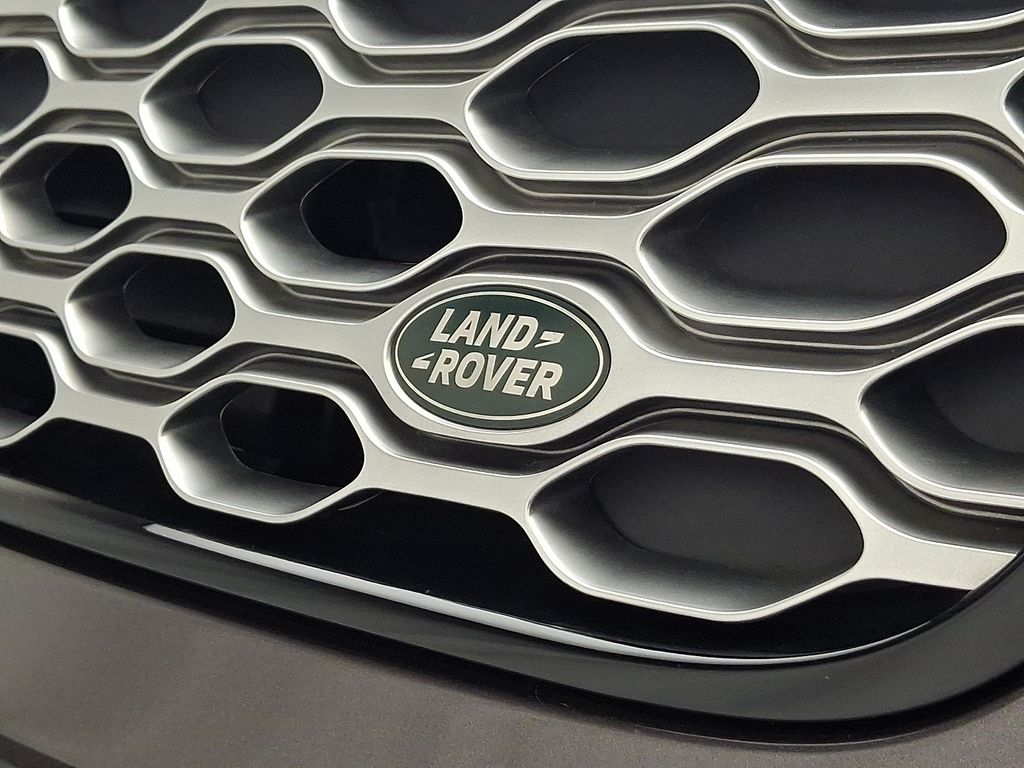 Thumbnail: 2025 Land Rover Discovery - 32