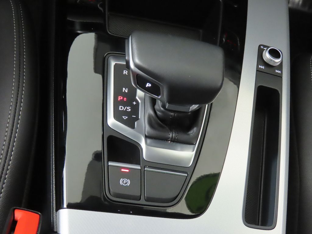 Thumbnail: 2025 Audi Q5 - 23