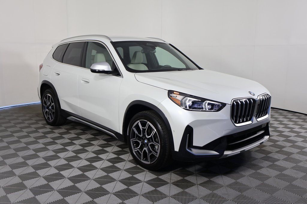 Thumbnail: 2023 BMW X1 - 3