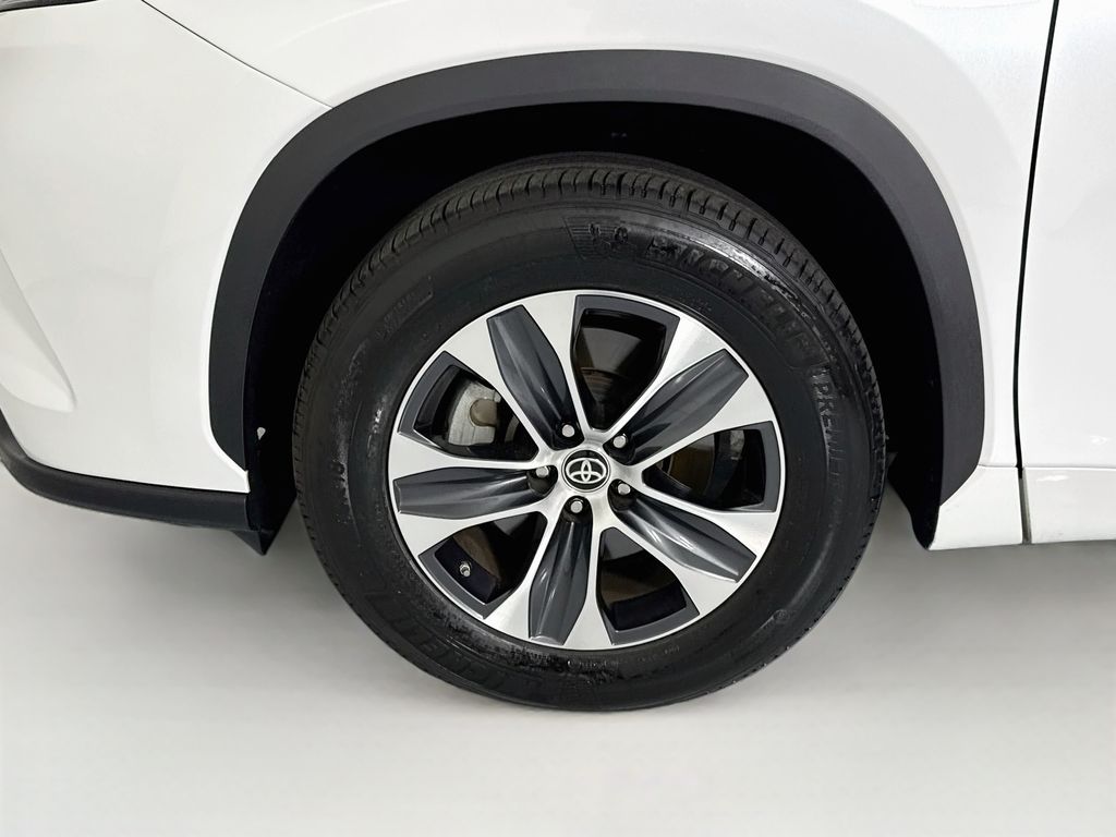 Thumbnail: 2023 Toyota Highlander - 30