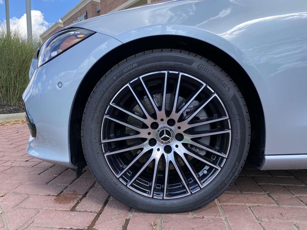 Thumbnail: 2024 Mercedes-Benz C-Class - 7