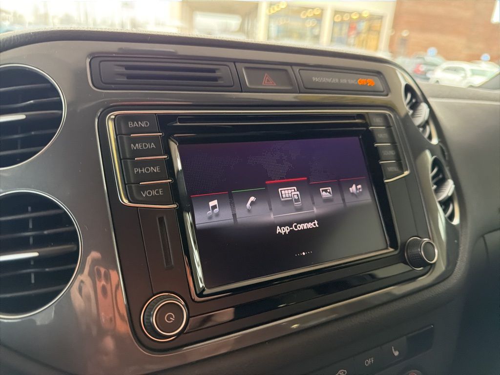 Thumbnail: 2016 Volkswagen Tiguan - 29