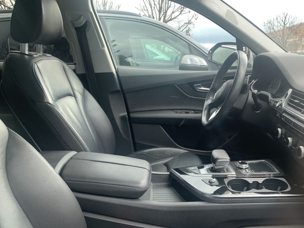 Thumbnail: 2017 Audi Q7 - 9