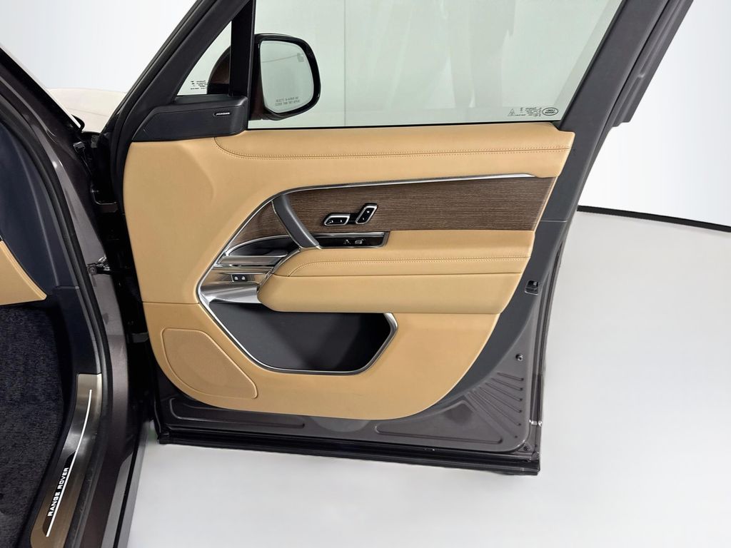 Thumbnail: 2025 Land Rover Range Rover - 25