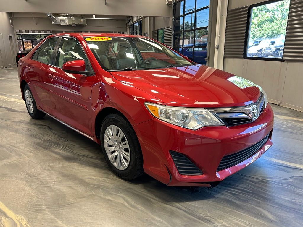 Barcelona Red Metallic 2014 Toyota Camry Sedan Front-Wheel Drive 6-Speed Automatic