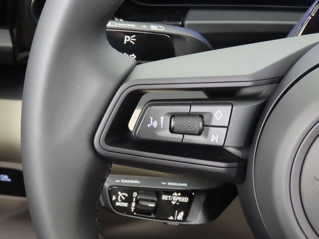 Thumbnail: 2026 Porsche Macan - 20