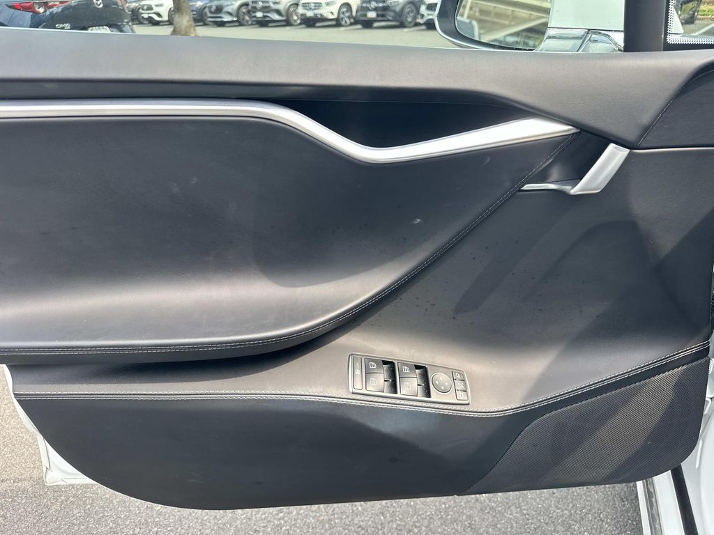 Thumbnail: 2016 Tesla Model S - 17