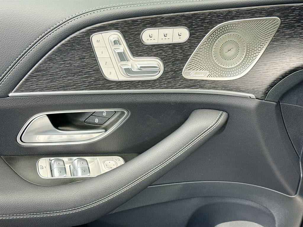 Thumbnail: 2026 Mercedes-Benz GLE - 22