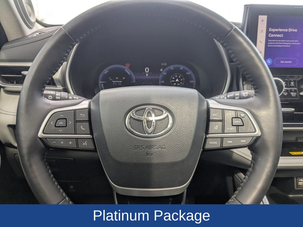 2023 Toyota Highlander Hybrid Platinum