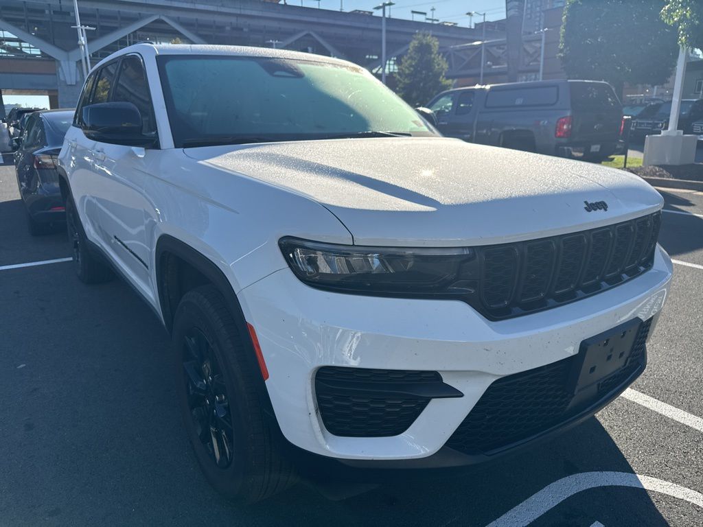 Thumbnail: 2024 Jeep Grand Cherokee - 3
