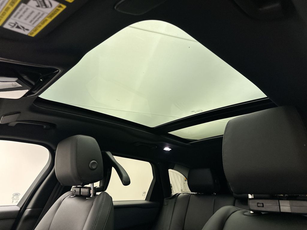 2026 Land Rover Range Rover Velar Dynamic SE 10