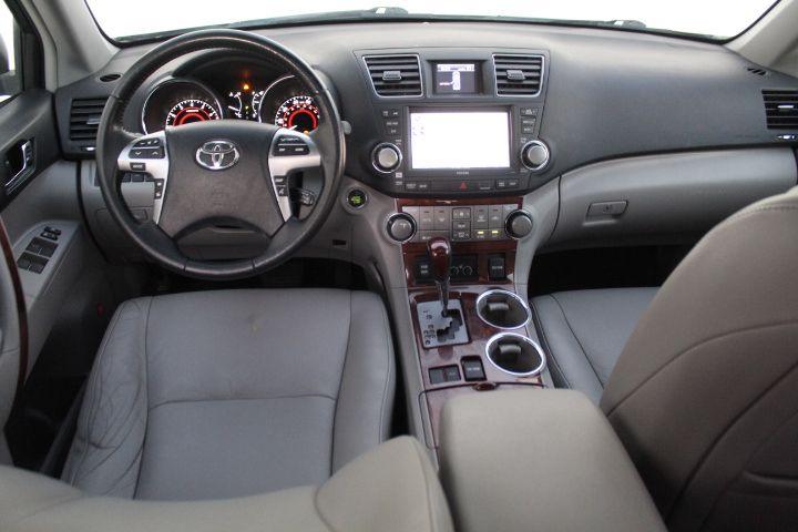 Used Car 2011 Toyota Highlander  Limited For Sale Under $10,000 In Georgetown, Texas