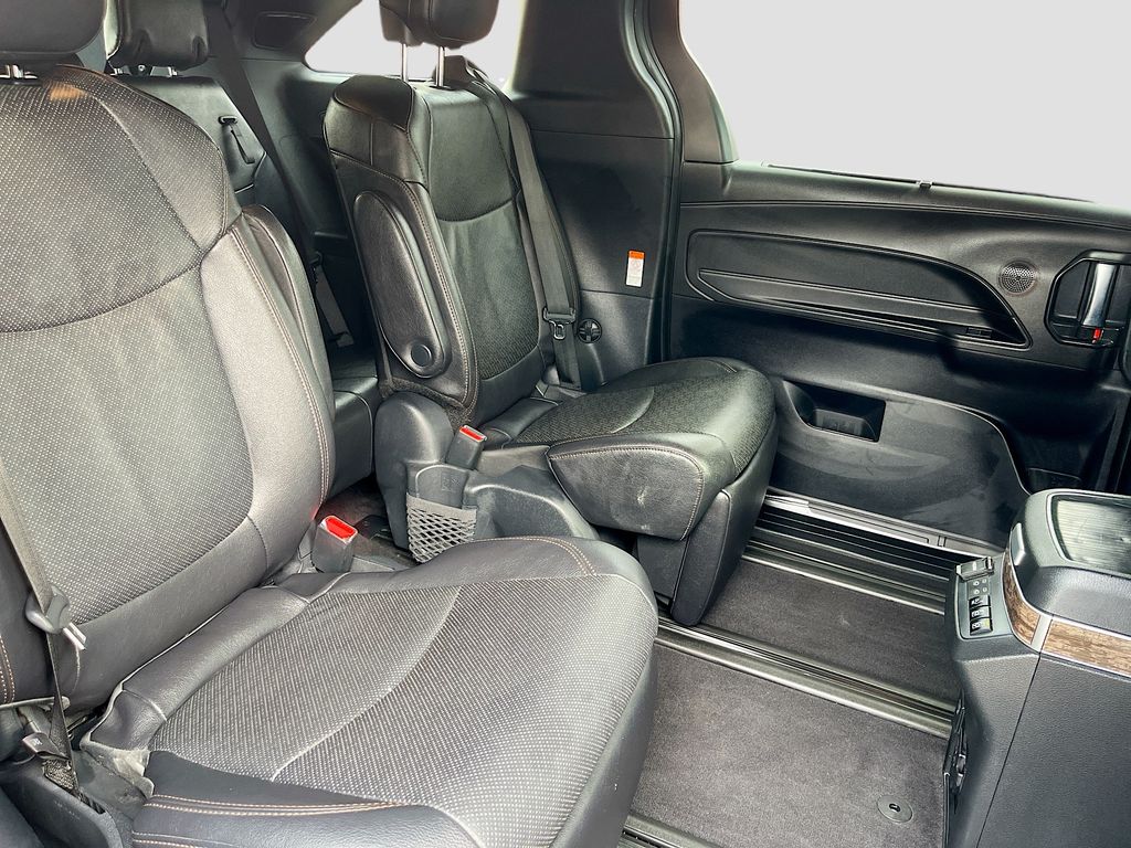 Used 2025 Magnetic Gray Metallic Toyota Platinum image 30