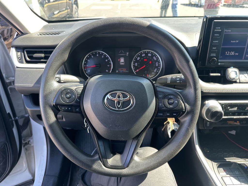 2022 Toyota RAV4 LE 9