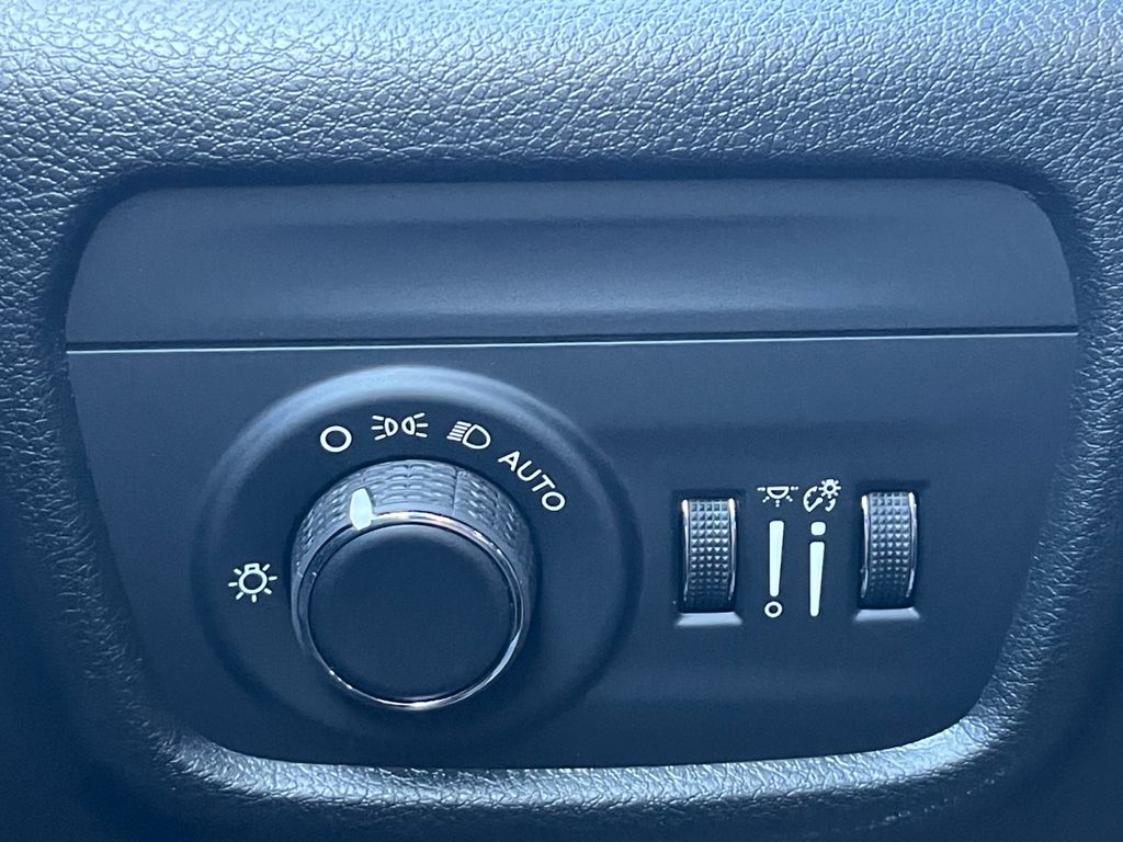 New Car 2025 Jeep Grand Cherokee L  Laredo For Sale Under $90,000 In Austin, Texas