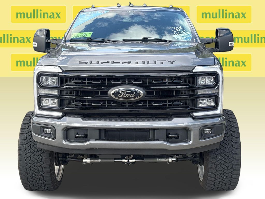 Used 2024  Ford Lariat image 16
