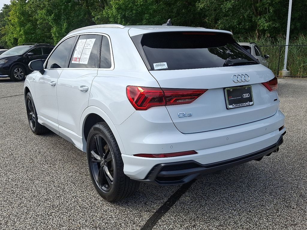 Thumbnail: 2022 Audi Q3 - 4
